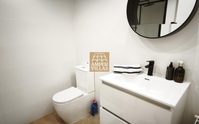 Beautiful, fully refurbished apartment with spacious terraces.